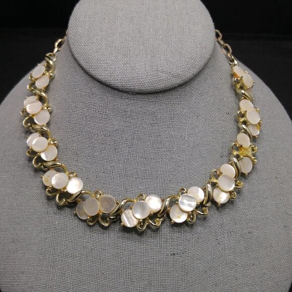 Vintage Mid-Century Mother of Pearl Choker Necklace, Gold Tone, 1950s, 16 1/2 In - Picture 3 of 8